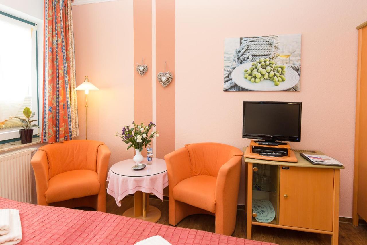 זינקסט Hotel Garni Am Deich מראה חיצוני תמונה